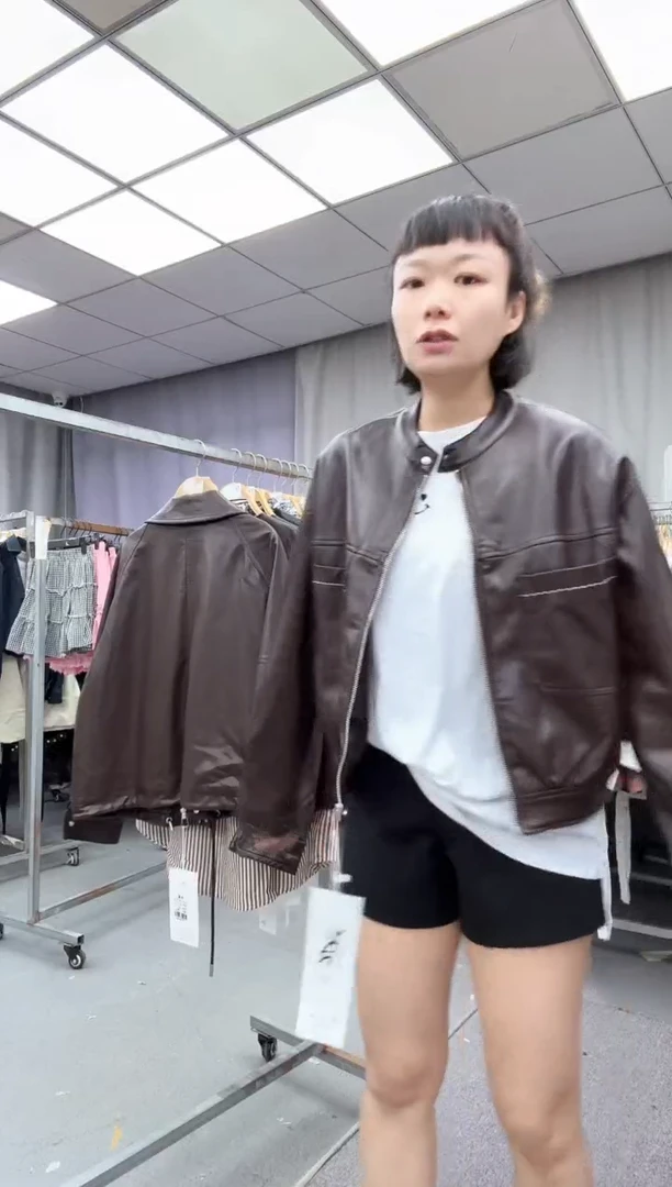 身上皮衣  大哥家漂亮衣服漂亮颜色