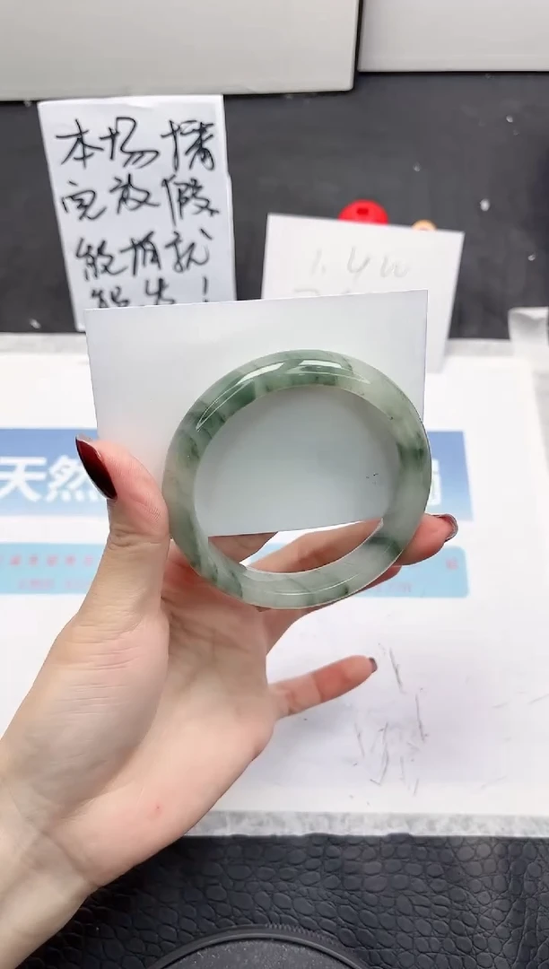 【闪购商品】石英质玉手镯未镶嵌L147-59.1