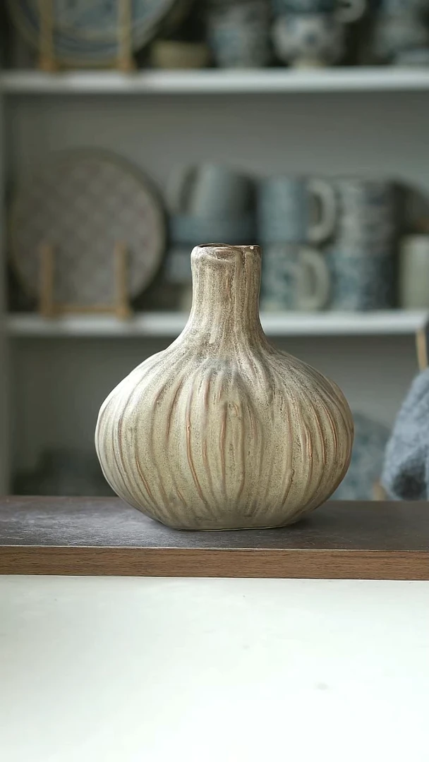 陶嗯*微瑕浮雕大蒜浅色大花瓶3.5*16@4-2@