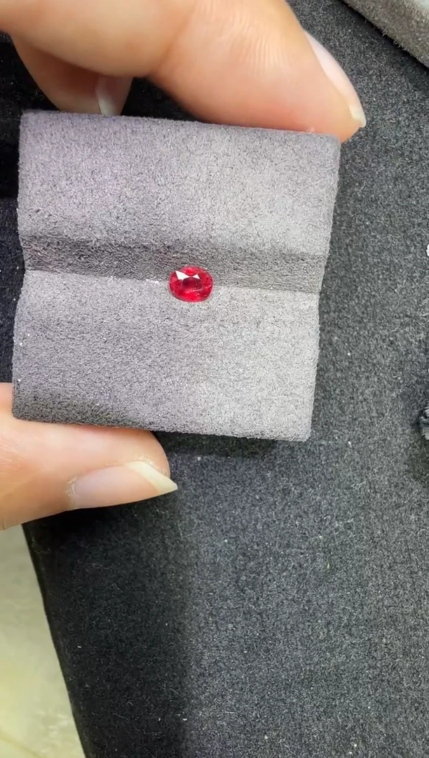 未镶嵌定制定制红宝石天然0.33克拉无烧鸽血红国际证书