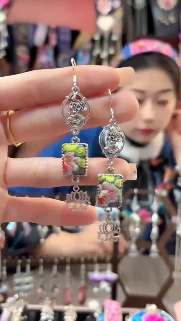 织绣 云织谣民族风精美饰品   766