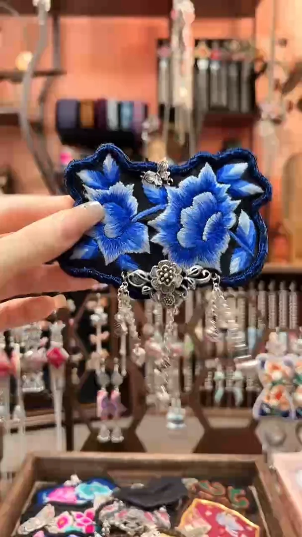 织绣云织谣民族风精美饰品   103