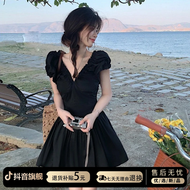 黑色褶皱连衣裙女夏季2025新款法式气质设计感小个子收腰显瘦短裙