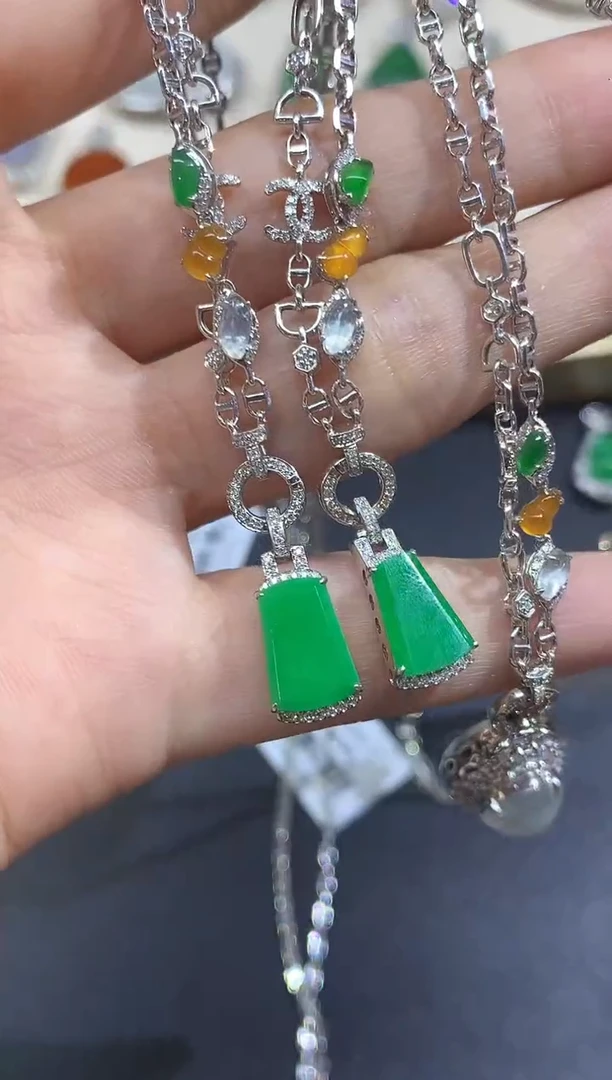 套链18K金镶嵌翡翠套链|9800多样性发其一