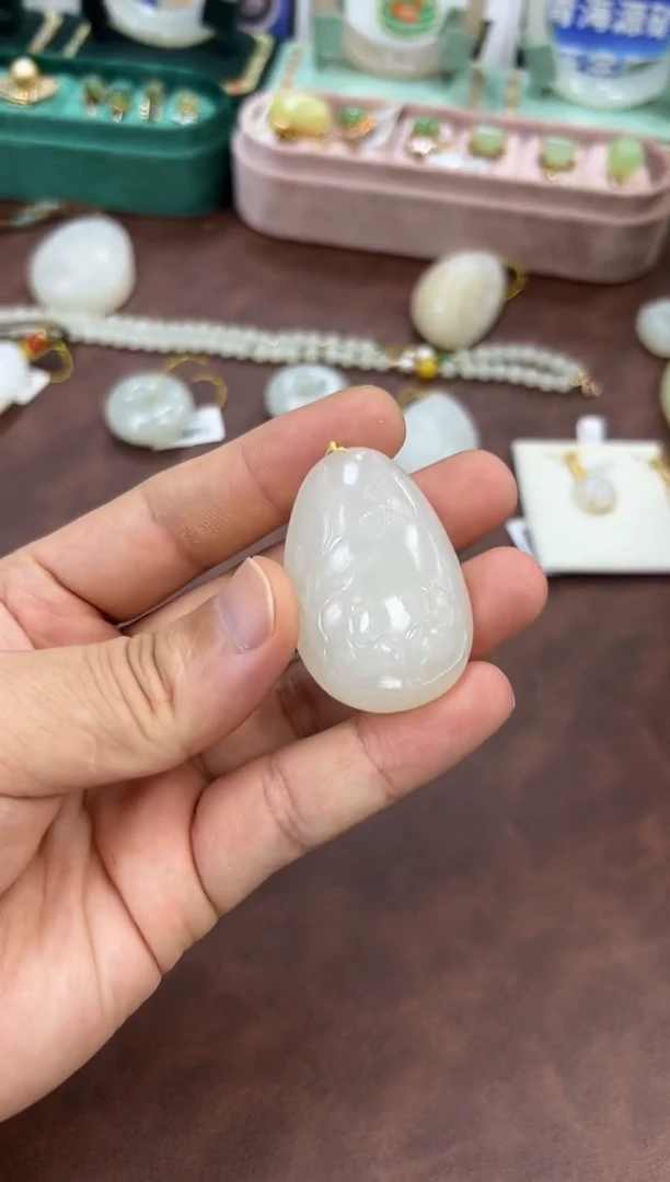 颈饰未镶嵌和田玉野牛沟和和美美