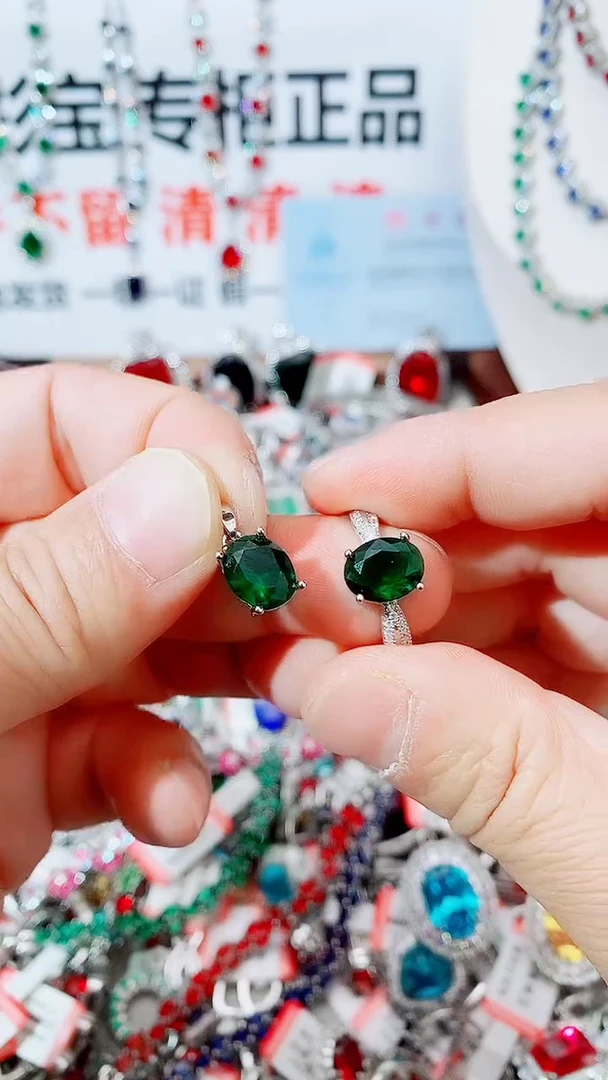 颈饰未镶嵌祖母绿