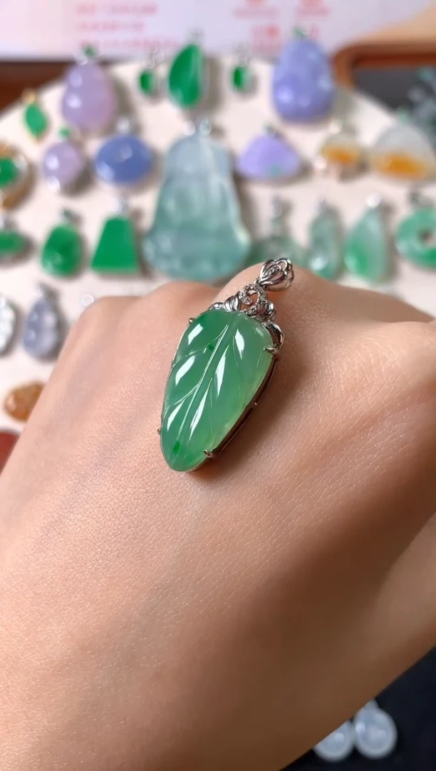 吊坠(赠链)18K金镶嵌翡翠吊坠