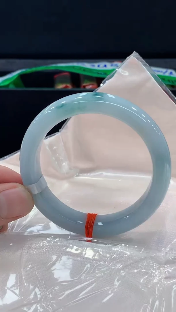 翡翠手镯未镶嵌手镯