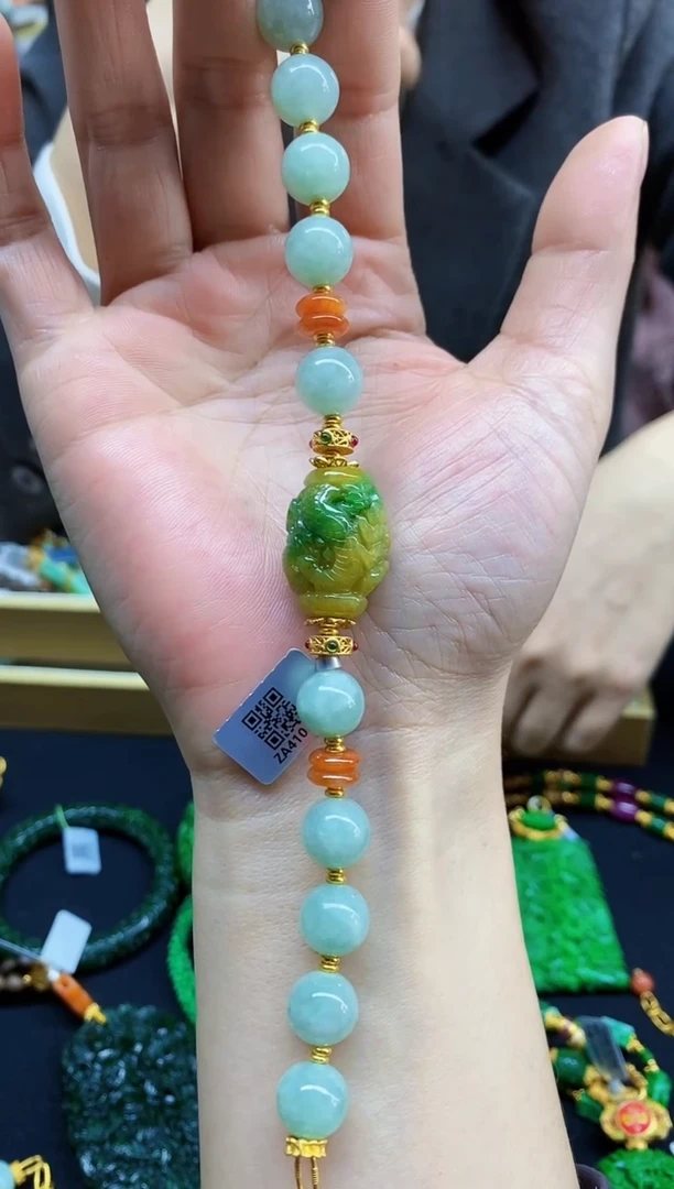 颈饰未镶嵌翡翠手串