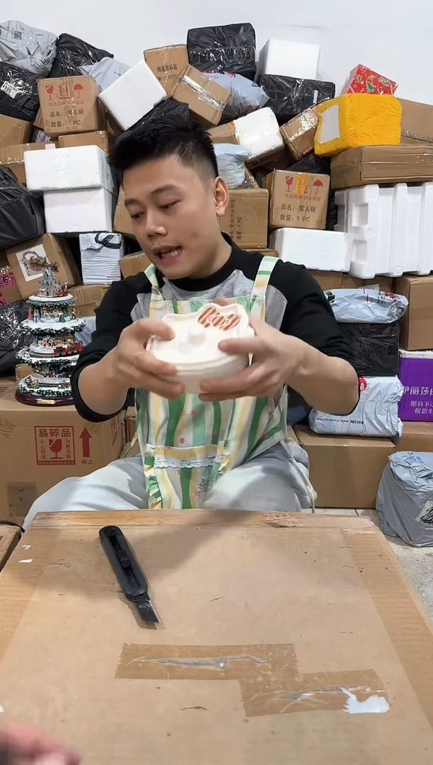 瓷片白色kt猫炖盅