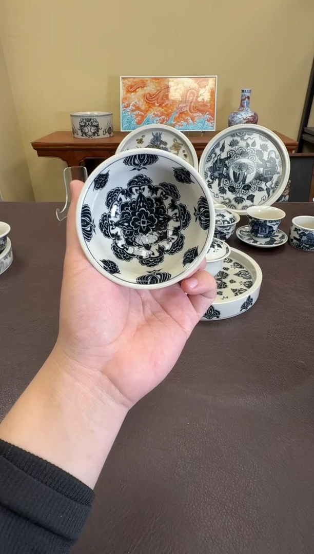 二号釉宝相纹压手杯