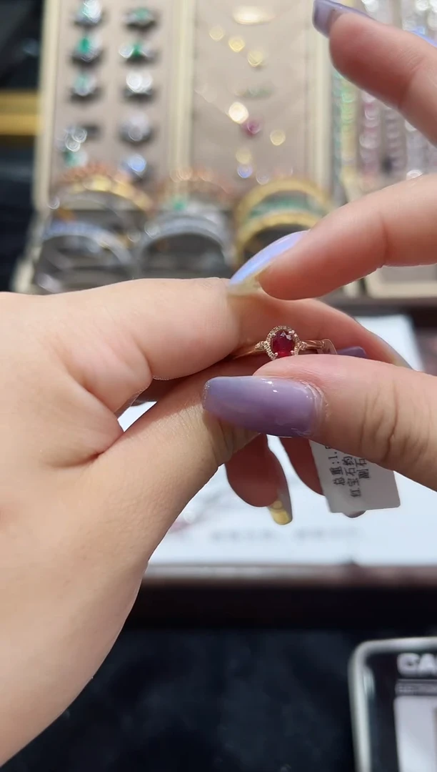 戒指18K金镶嵌红宝石·