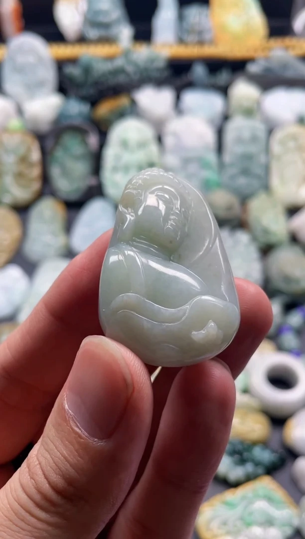 颈饰未镶嵌翡翠32  天然翡翠a货  佛观天下