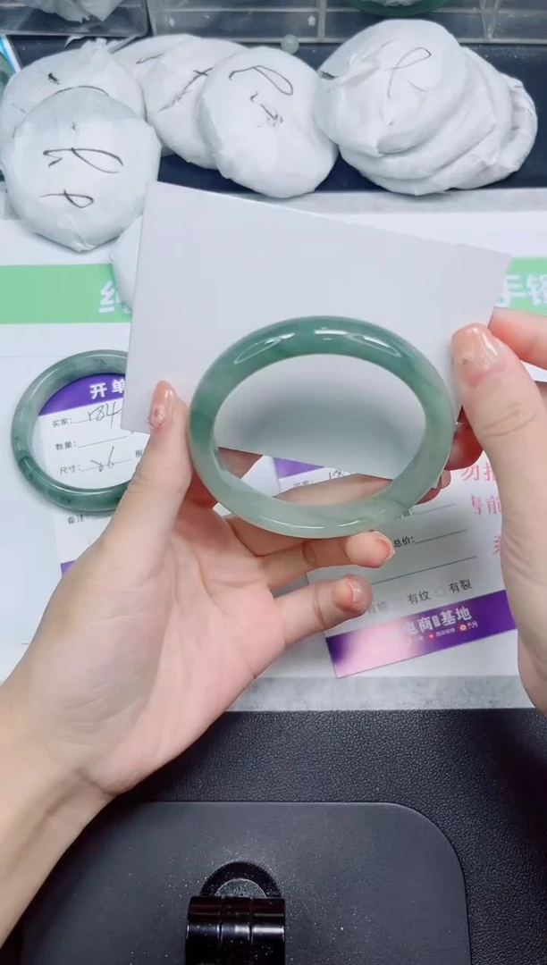 石英质玉手镯未镶嵌185-58