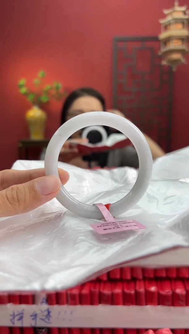 未镶嵌手镯（圆镯）翡翠翡翠手镯1