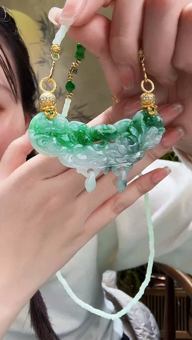 颈饰未镶嵌翡翠吊坠