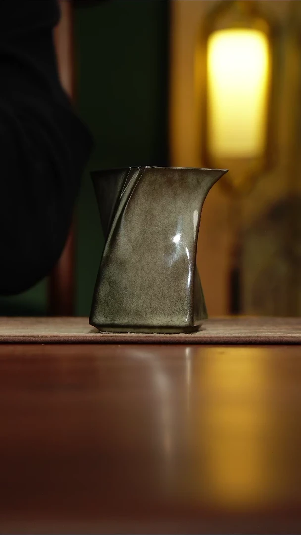 【闪购商品】览古雅韵 青瓷孤品窑变几何公道杯