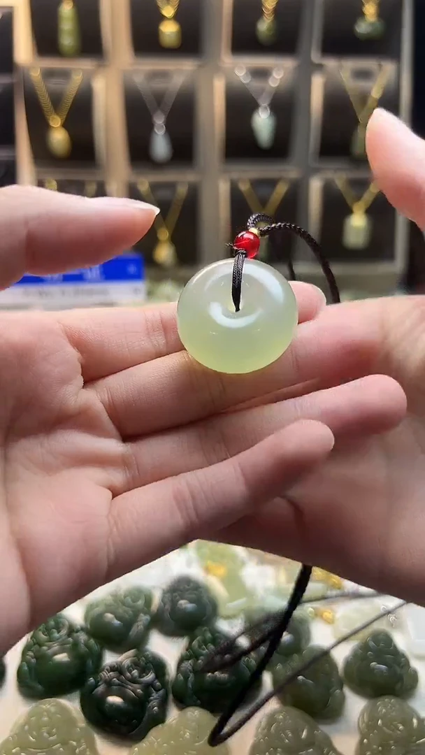 未镶嵌岫玉吊坠(不含链)未镶嵌 岫玉 吊坠(不含链)