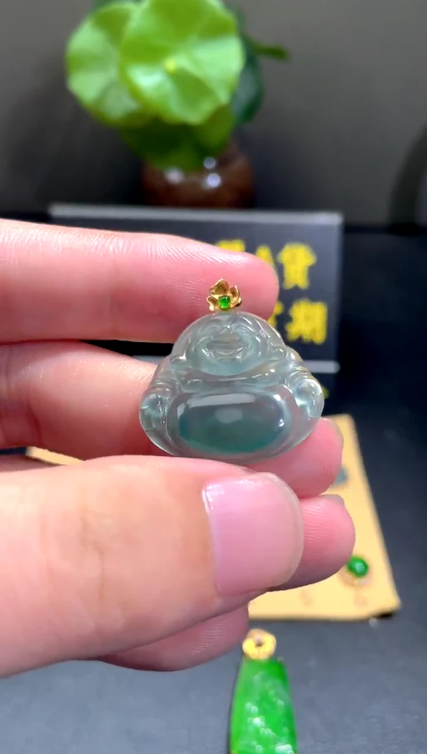 颈饰18K金镶嵌翡翠翡翠A货