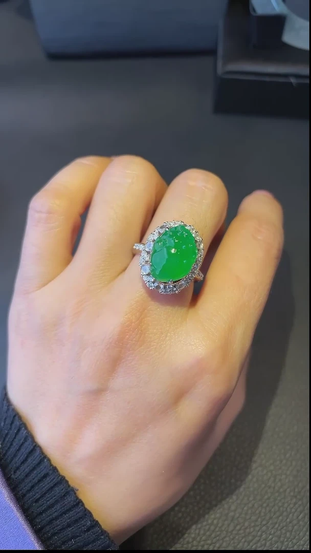 【闪购商品】翡翠颈饰18K金镶嵌戒指