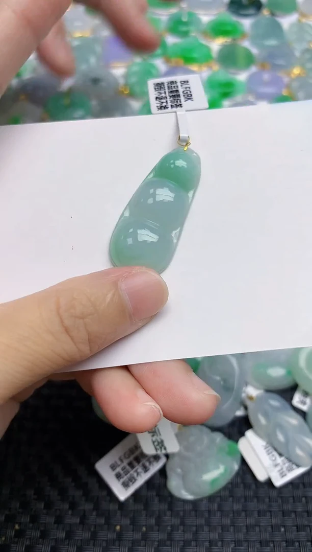 翡翠18K金镶嵌颈饰天然翡翠A货