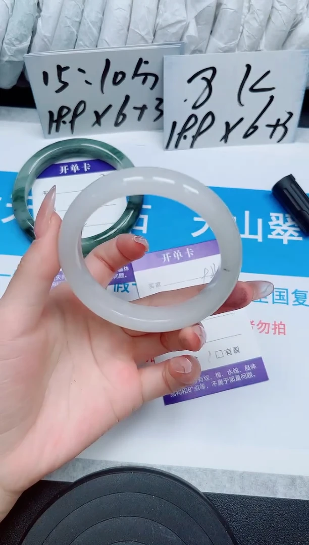 【闪购商品】石英质玉手镯未镶嵌93