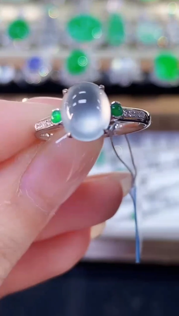 18K金镶嵌戒指翡翠L1703多样性发其一