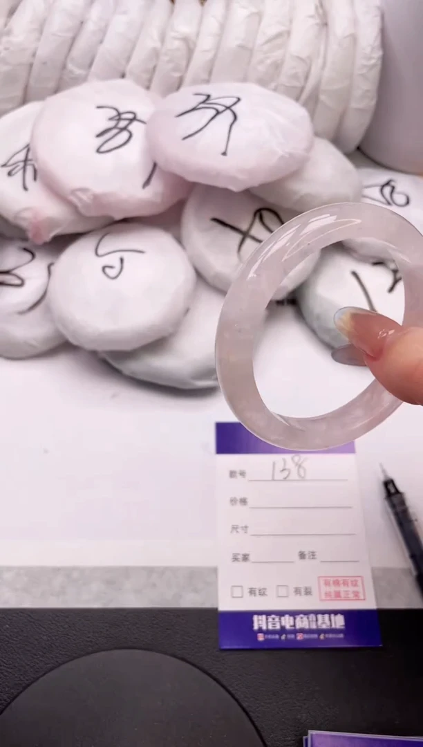 【闪购商品】石英质玉手镯未镶嵌18L138-55