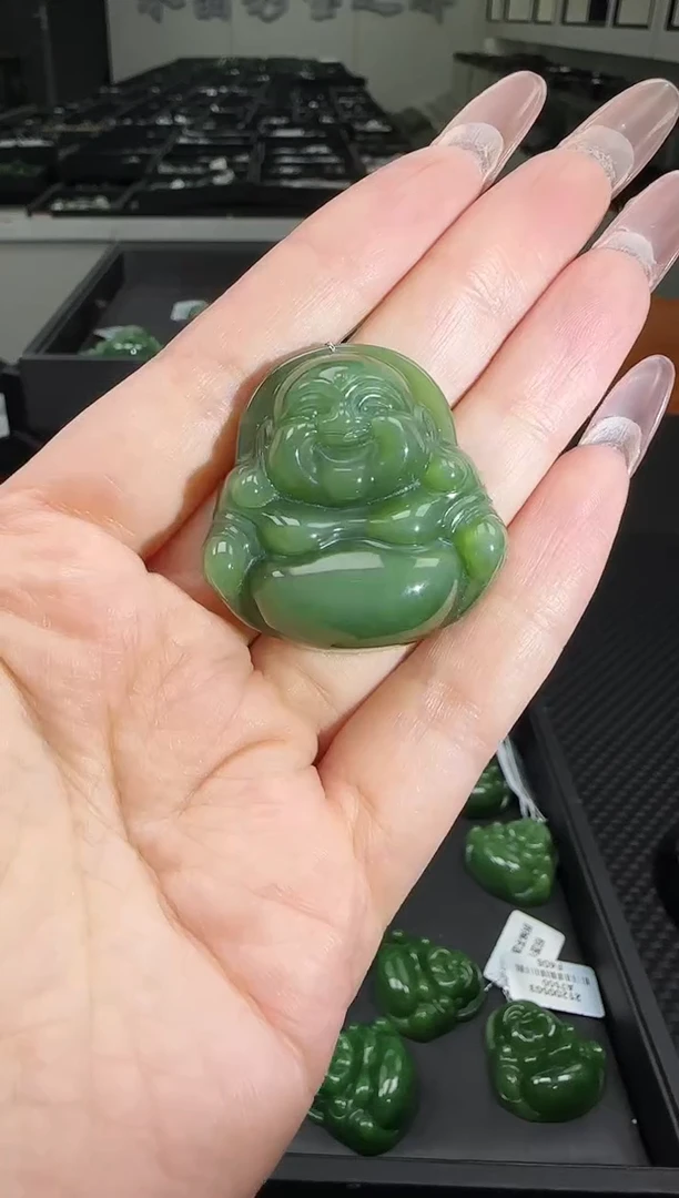 吊坠(不含链)未镶嵌和田玉一个，多样性发一个