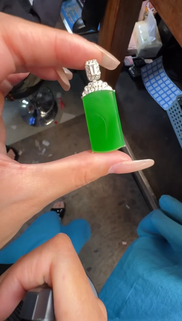 未镶嵌定制翡翠翡翠A货有轻微色差属于正常现象无事牌多样性发货1