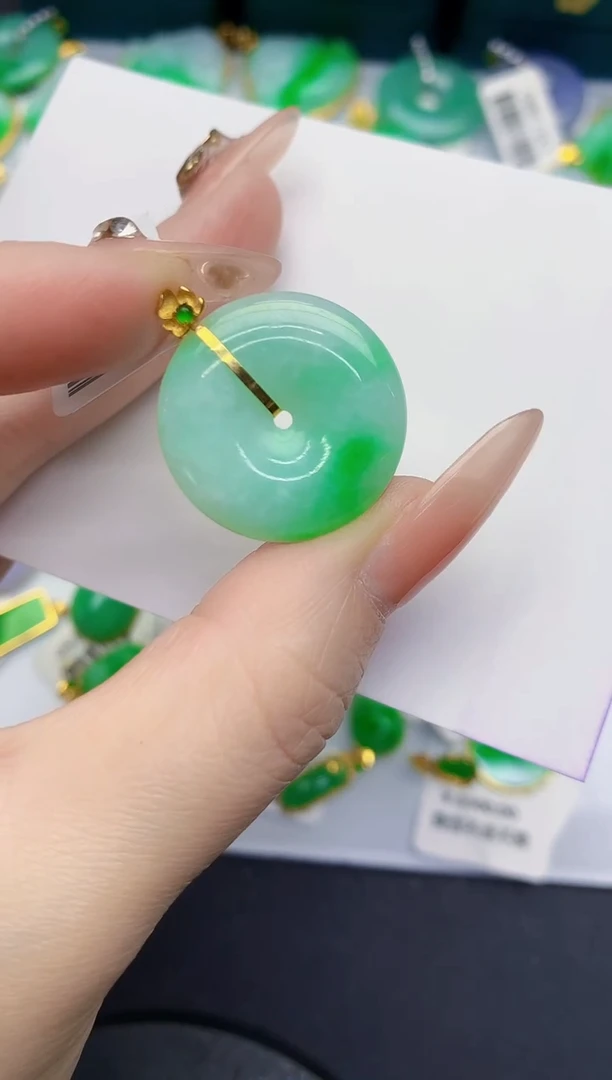 颈饰18K金镶嵌翡翠缅甸天然翡翠A货