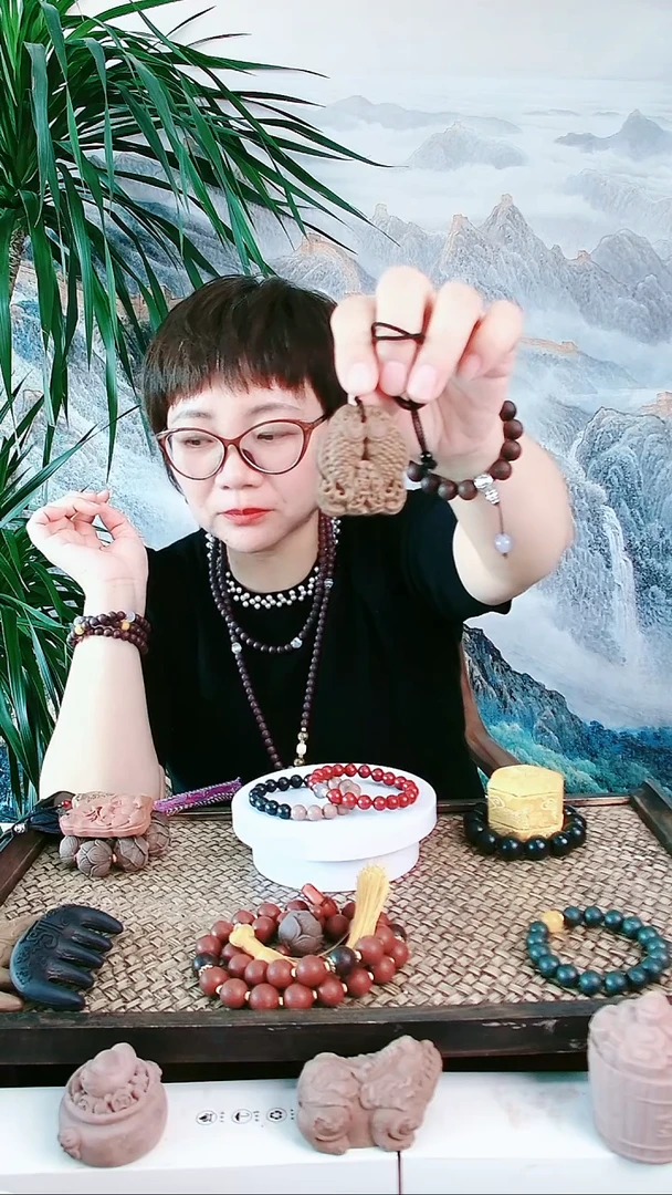 泥塑【龙涎】微瑕双鱼牌