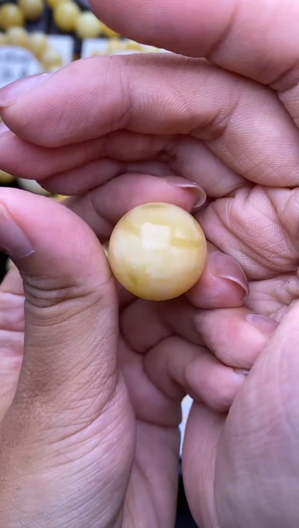 裸石琥珀未镶嵌20.8mm+大小姐珠宝44