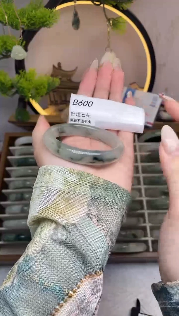 未镶嵌手镯石英质玉B600