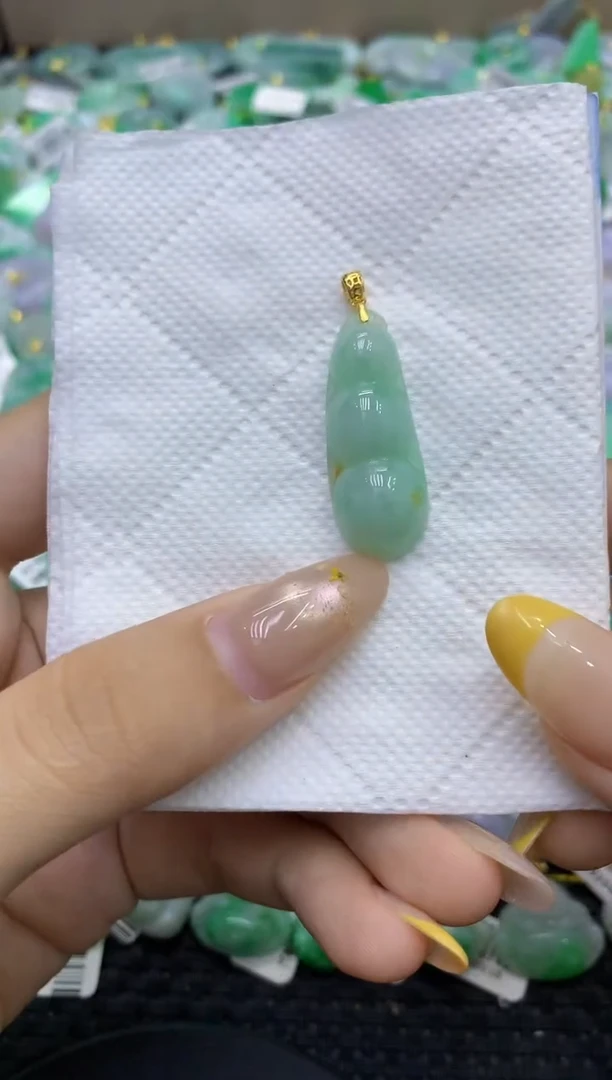 颈饰未镶嵌翡翠天然缅甸翡翠A货