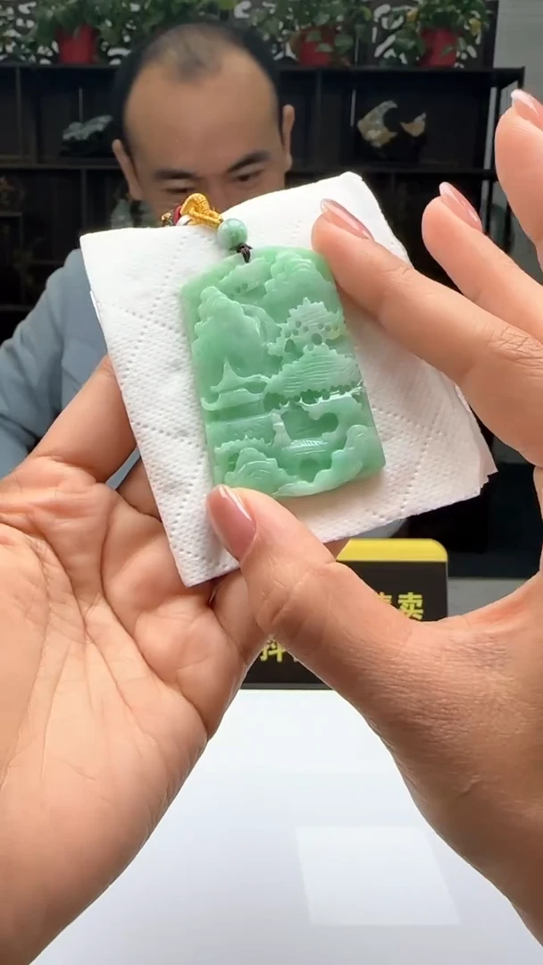 【闪购商品】翡翠颈饰未镶嵌天然翡翠A货吊坠