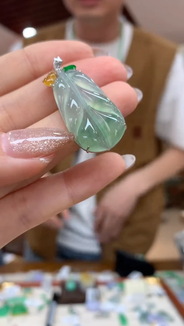 吊坠(不含链)18K金镶嵌翡翠叶子