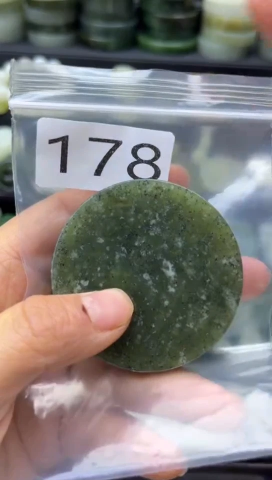 未镶嵌和田玉珠宝半成品镯芯