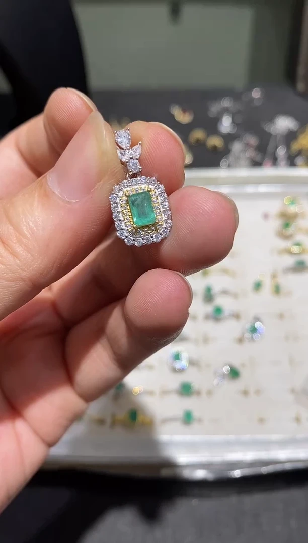 颈饰银S925镶嵌祖母绿吊坠