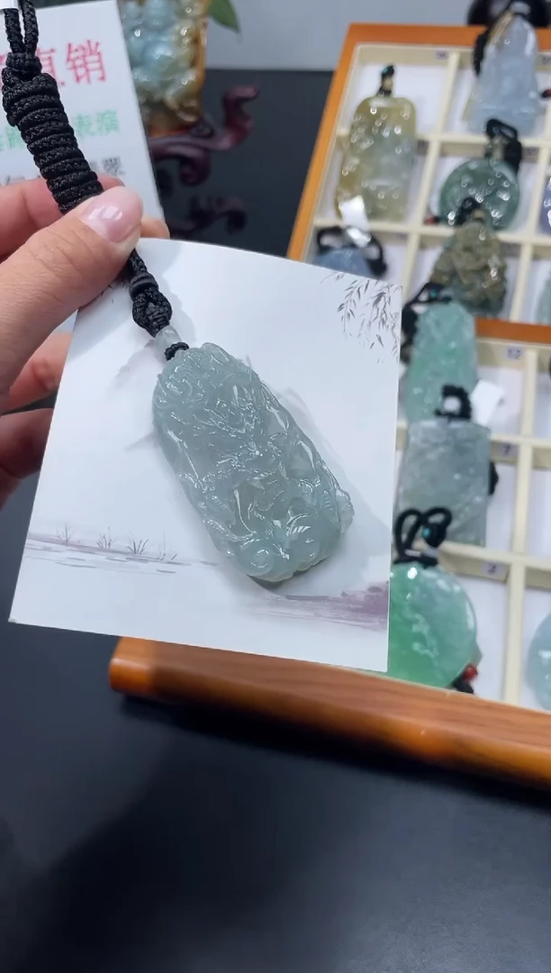 颈饰未镶嵌翡翠龙