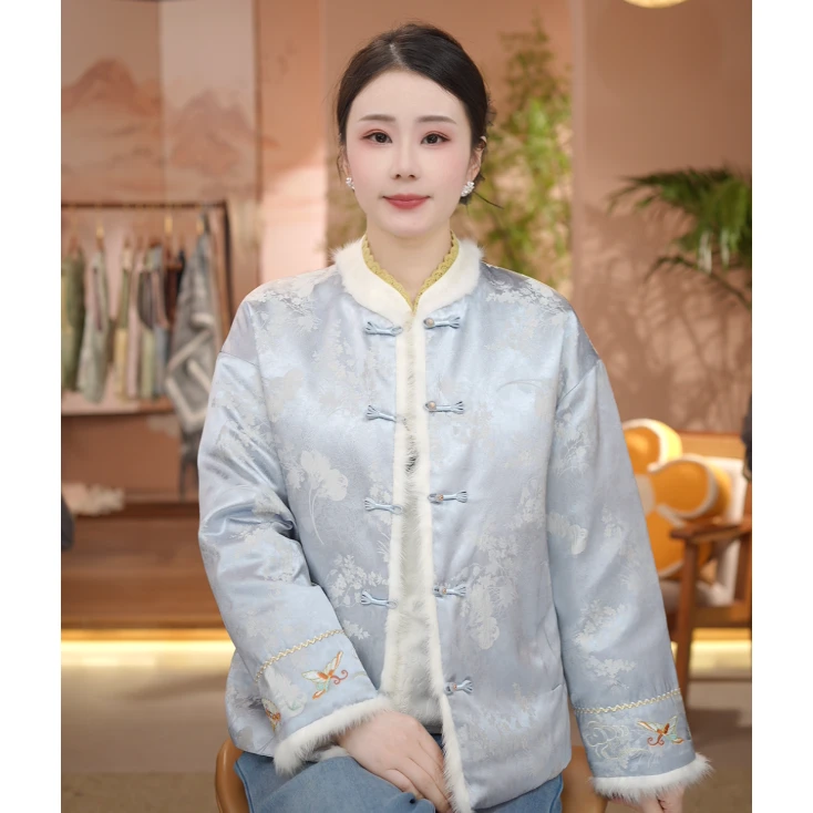 《 橙扇云蝶-羽绒服》2025年秋冬新款刺绣简约纯色提花时尚刺绣双