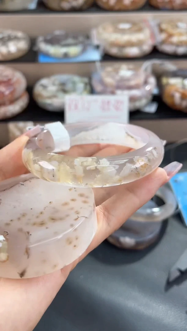 未镶嵌手镯石英质玉60