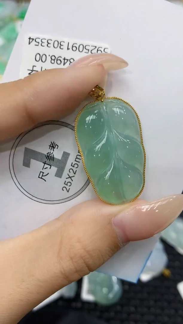 颈饰18K金镶嵌翡翠111111111111