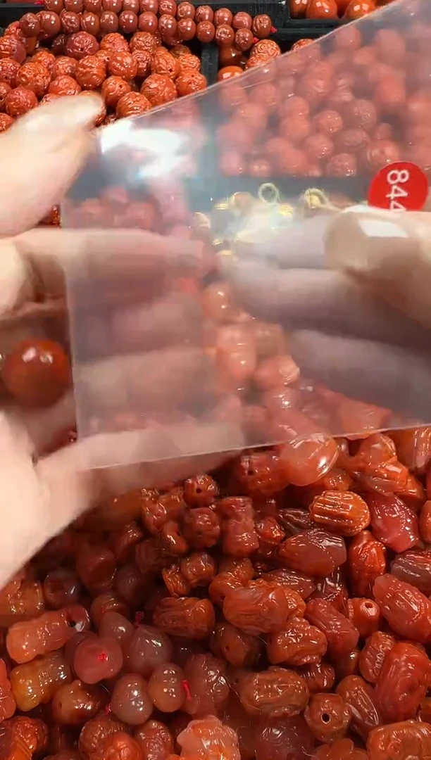 颈饰未镶嵌南红玛瑙1