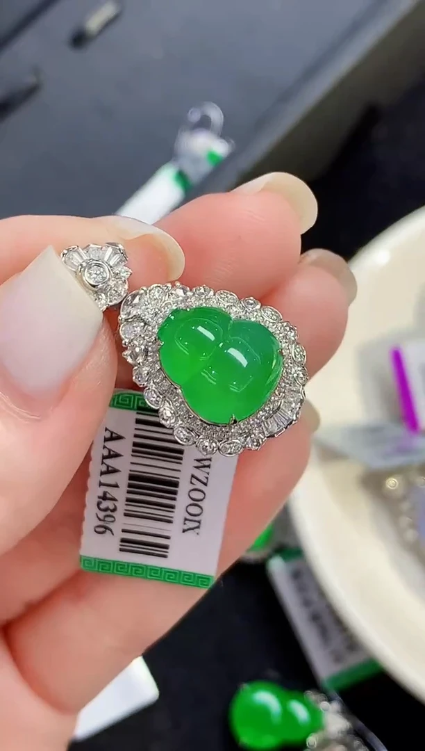 吊坠(不含链)18K金镶嵌翡翠CM