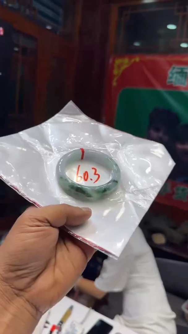 翡翠手镯未镶嵌手镯