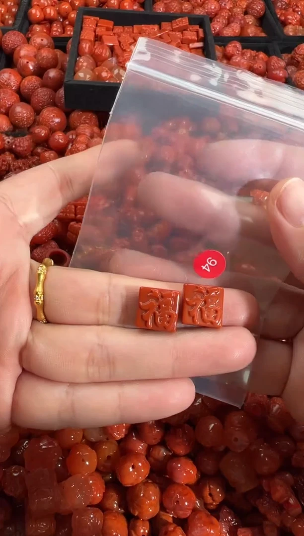 南红玛瑙未镶嵌颈饰1