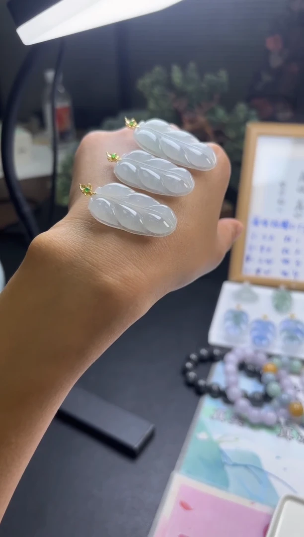 18K金镶嵌挂件翡翠多样性发一件PQGJ899