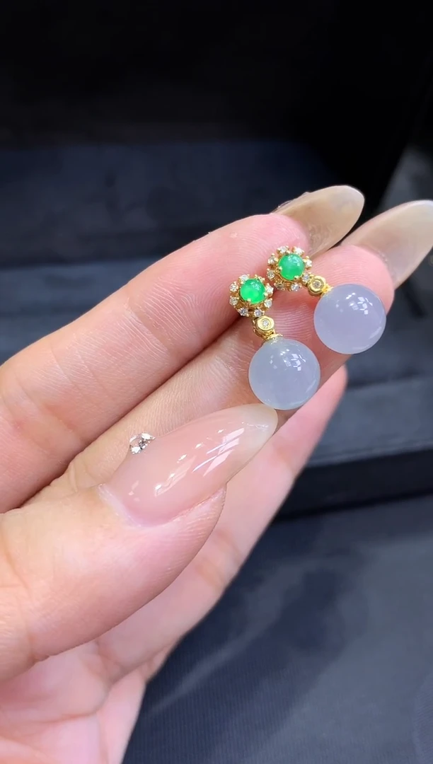 18K金镶嵌挂件翡翠耳饰