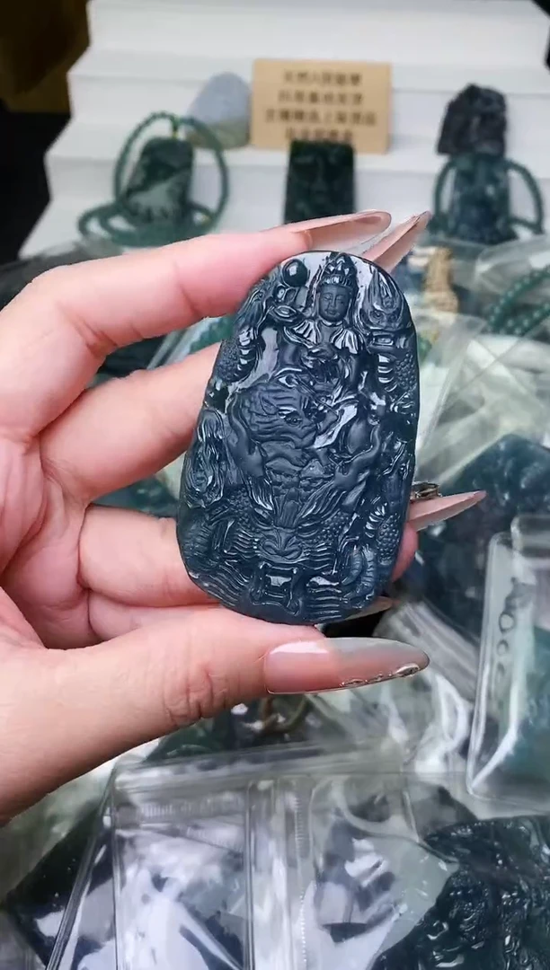 颈饰未镶嵌翡翠